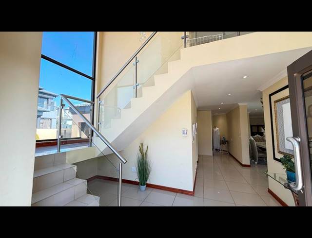 5 BEDROOM HOUSE FOR SALE IN BLUE VALLEY GOLF ESTATE